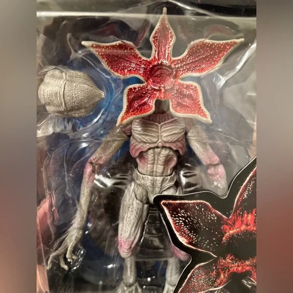 Stranger Things Demogorgon Upside Down Figure - Picture 2 of 3